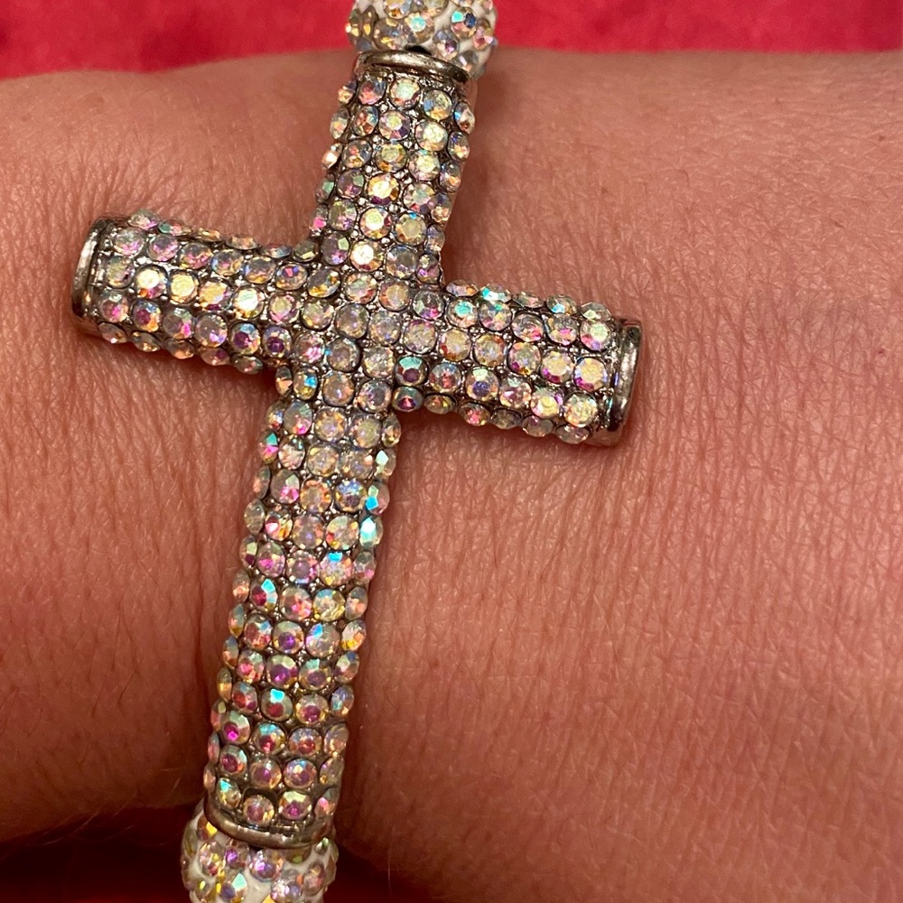 Beautiful Boutique Cross Bracelet
